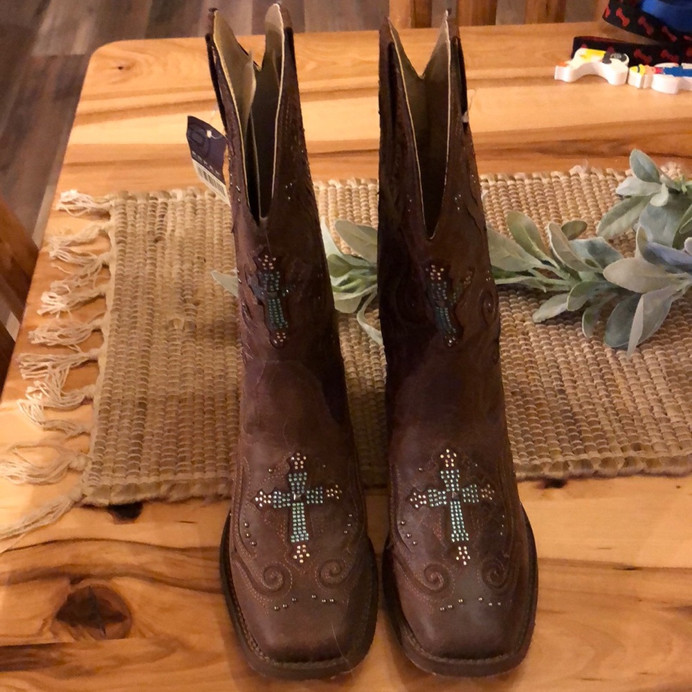 New with tags roper boots, new condition.